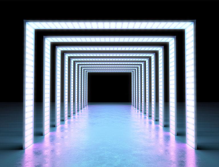 oświetlony tunel